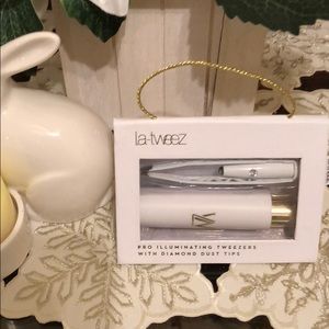 La Tweeze Pro Illuminating Tweezers